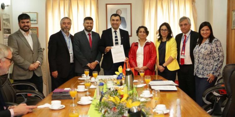 Alcalde Vera firmó importante convenio con Banco Estado