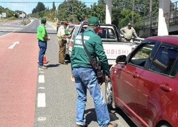 Seguridad Pública previene a turistas junto a vecinos