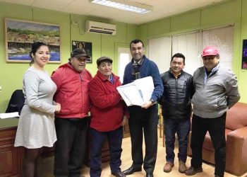 Alcalde Juan Eduardo Vera anuncia construcción de taller polifuncional para pesqueros y algueros de Pedro Montt