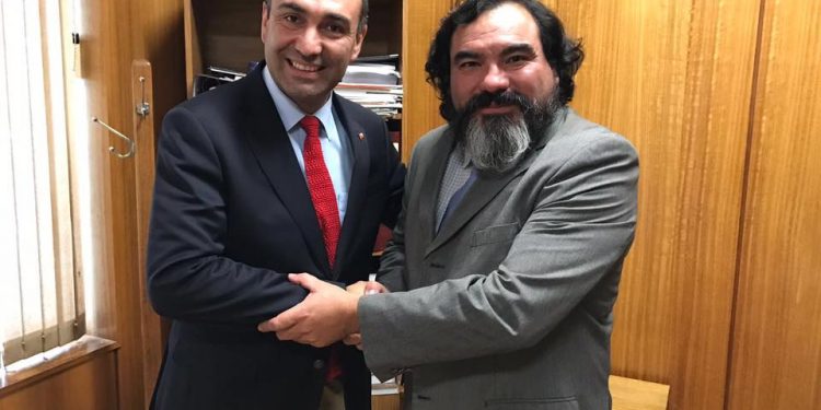 Alcalde de Castro realiza gestiones para concretar saneamientos de títulos de dominio en la comuna