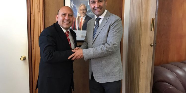 Alcalde Juan Eduardo Vera felicita y compromete plan de trabajo junto a nuevo gobernador de Chiloé