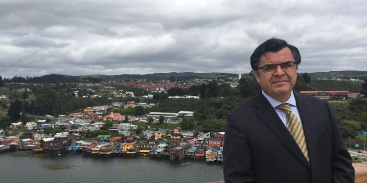 Tribunal rechazó millonaria indemnización pretendida por ex directora de obras