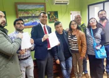 Alcalde Vera logró acuerdo histórico con asistentes de la educación de Castro