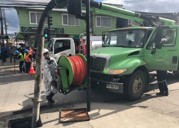 Alcalde de Castro firma convenio con Essal para limpieza de sumideros