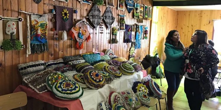 Con una exposición finaliza taller de telar decorativo en Castro