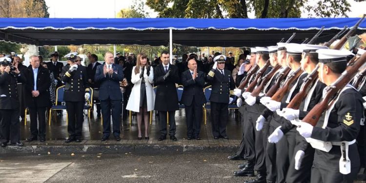 En Castro se realizó desfile en conmemoración del Combate Naval de Iquique y los 200 años de la Armada de Chile