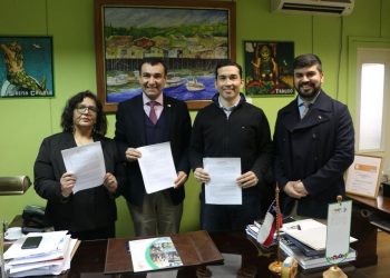 Municipio de Castro firma convenio de asesoría inmobiliaria para viviendas sociales de la comuna