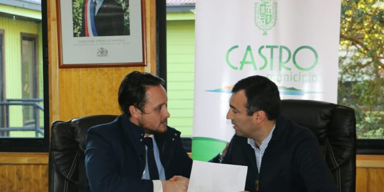 Histórica medida de edificación en Castro anuncia alcalde Juan Eduardo Vera junto  a Seremi de vivienda y urbanismo