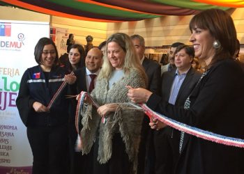 Importante feria de emprendimiento de la mujer chilota se realiza en Sernatur Santiago