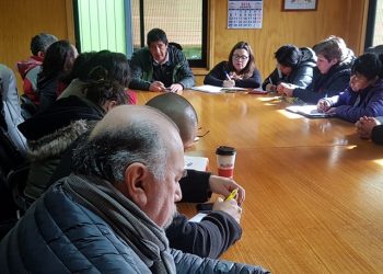 Castro Municipio se reúne con dirigentes de todos los sindicatos de Feria Yumbel para buscar soluciones a los problemas eléctricos que aquejan a los locatarios.