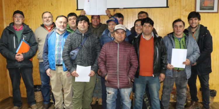 Se realiza entrega gratuita de planos a pescadores de la comuna, para obtener concesiones de acuicultura