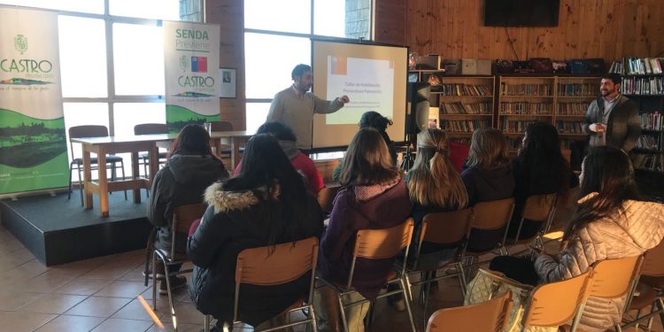 Senda realiza capacitación en prevención de alcohol y drogas a trabajadores de la provincia de Chiloé
