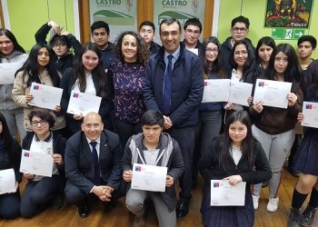 Castro Municipio celebra  a los alumnos y alumnas de la provincia que obtuvieron bono de logro escolar.