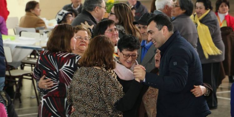 Con éxito y grandes anuncios para los adultos mayores de Castro se desarrolló la celebración “Bienvenida Primavera”
