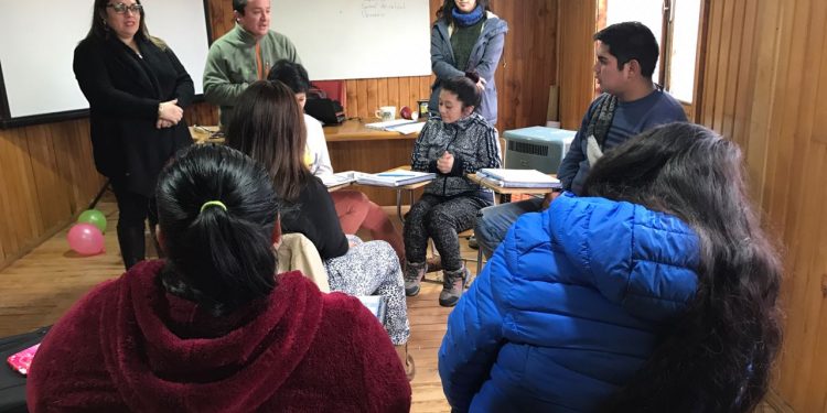 Se realizan cursos de capacitación en Castro, para ampliar posibilidades laborales de vecinos que se encuentran en condición de cesantía.