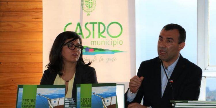 Castro: Faro de la Patagonia Insular, el primer libro fotográfico de la ciudad