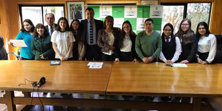 Municipio de Castro y Radio Nahuel preparan eventos Teletón