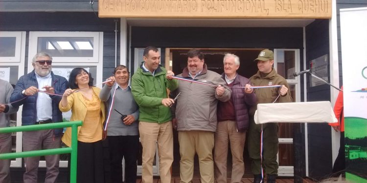 Alcalde Juan Eduardo Vera inauguró delegación municipal de las islas Quehui y Chelín