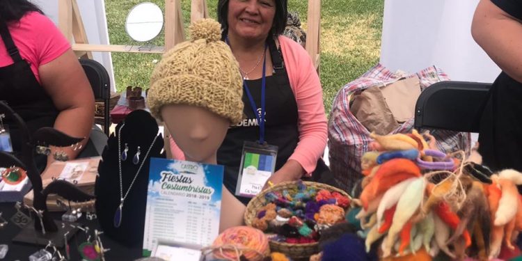 ARTESANAS DE CASTRO PARTICIPAN EN FERIA NACIONAL