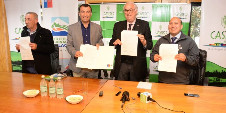 La comuna de Castro inicia cambio de antiguo parque lumínico por luces Led   