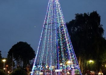 Encendido de árbol Navideño comunal, da inicio a las celebraciones de fin de año organizadas por Castro Municipio
