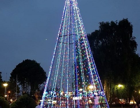 Encendido de árbol Navideño comunal, da inicio a las celebraciones de fin de año organizadas por Castro Municipio