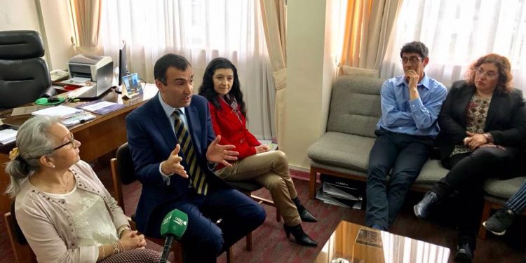 Alcalde Juan Eduardo Vera felicita a comunidad del Liceo Politécnico por su nombramiento a Bicentenario