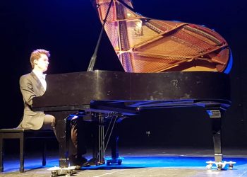 Lleno total en el concierto de Vladimir Petrov en Castro