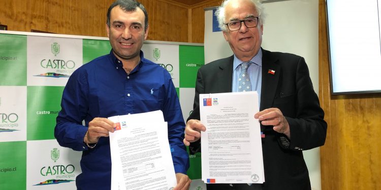 Firman en Castro convenios mandatos de obras por más de mil millones de pesos