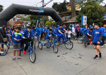 Con cicletada familiar visibilizan el Autismo en Castro