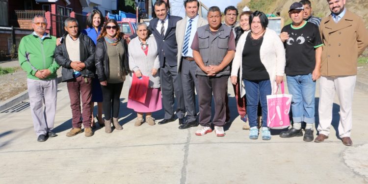 Dan apertura al tránsito vehicular y peatonal de calle Caguach en Castro