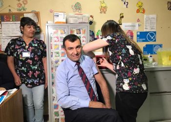 Alcalde Vera llama a vacunarse contra la influenza