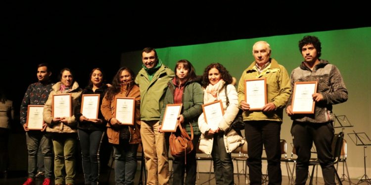 Estudiantes castreños recibieron beca municipal educación superior