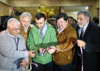 Con minga social construyen sede para Deportivo Comercio