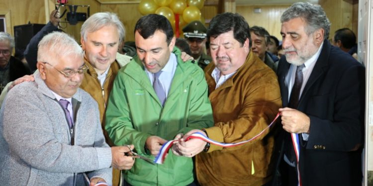 Con minga social construyen sede para Deportivo Comercio