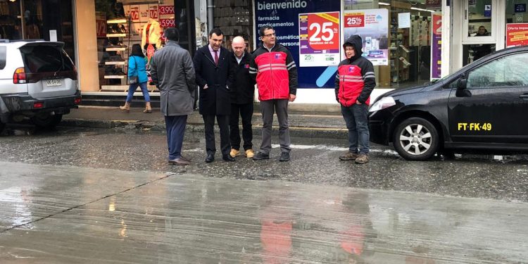 Anuncian mejoramiento en conectividad de caminos rurales de Castro