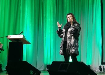 Alrededor de 600 mujeres asistieron a la conferencia de Pilar Sordo, organizada por Castro Municipio