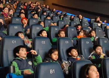 Niños de sectores rurales conocen el Cine de Castro