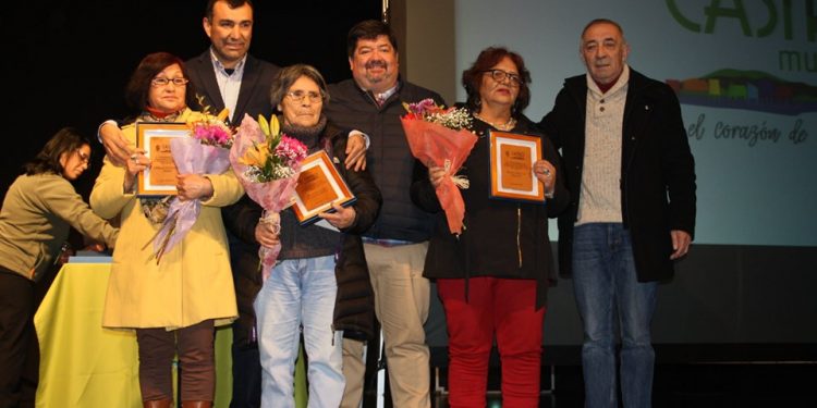 Alcalde de Castro Juan Eduardo Vera anuncia concurso de dirigente social para el año 2020