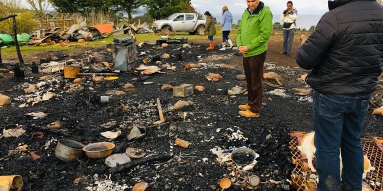 Piden acelerar a la brevedad el retorno de los jóvenes fallecidos en voraz incendio en la isla Quehui