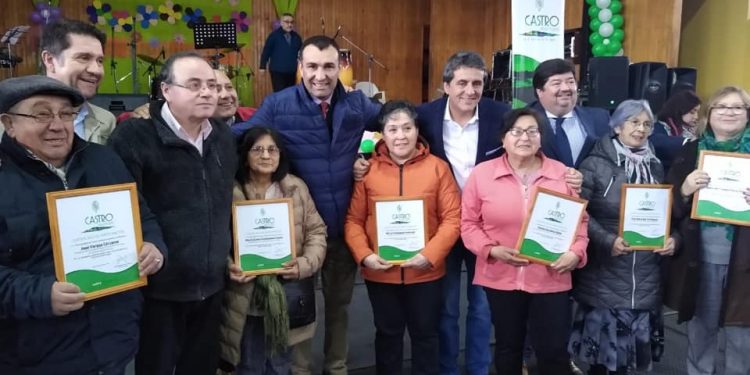 Castro Municipio celebra a los adultos mayores de la comuna de Castro