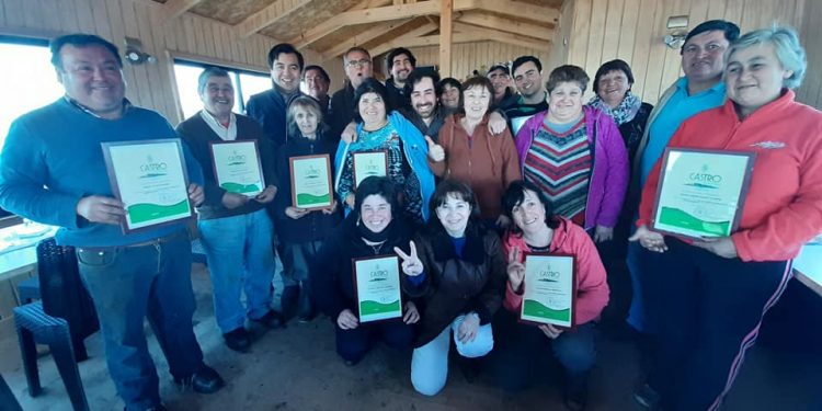 Castro Municipio apuesta por la tecnología orgánica en el desarrollo de los pequeños agricultores de la comuna