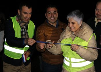 Dotan con alumbrado público a vecinos de un sector de Gamboa en Castro