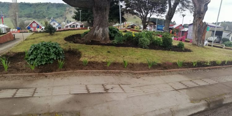 Plaza de Rilán fue sometida a mejoramiento de áreas verdes gracias al programa Castro Sustentable