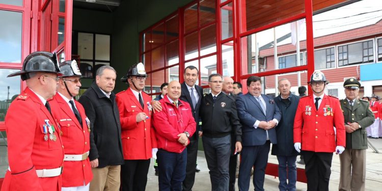 Castro celebra la inauguración del nuevo cuartel de su Quinta Compañía de Bomberos
