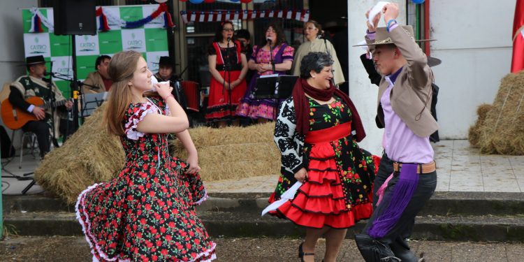 Castro celebra el 18 chico en Parque villa Los Colonos