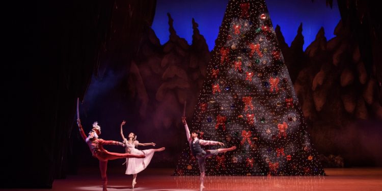 Ballet Cascanueces se aproxima a Castro vía streaming