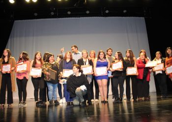 200 vecinos de la comuna de Castro se certifican de cursos entregados por Castro Municipio