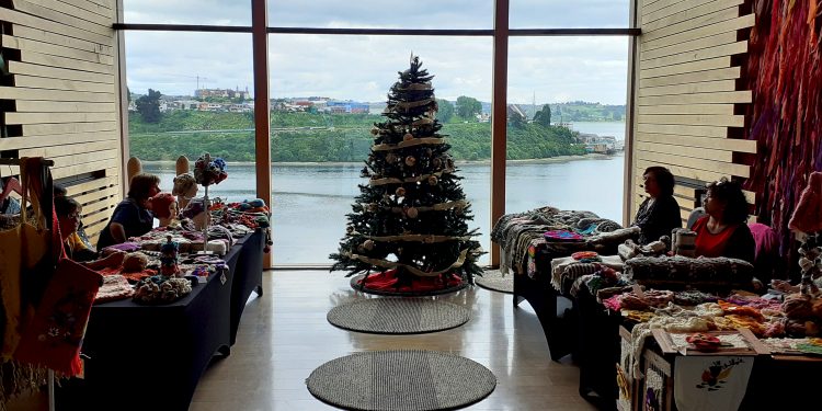 Feria Navideña de Artesanía potencia el comercio con identidad local durante diciembre en Enjoy