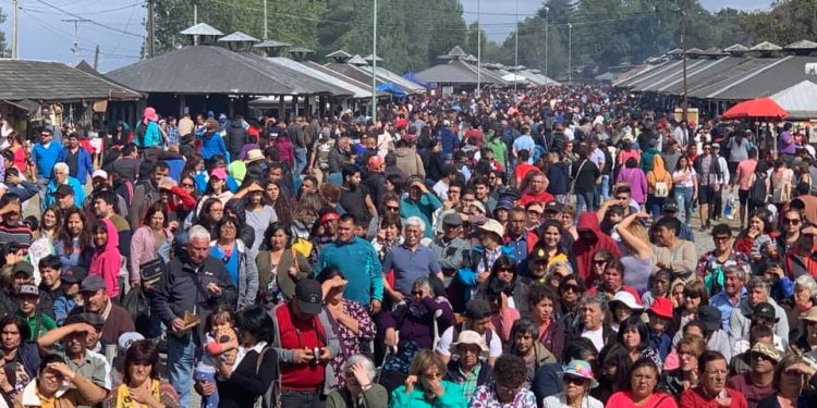 Feria de la biodiversidad y Festival Costumbrista Chilote convocaron a más de 85 mil personas durante los últimos 5 días en el Parque Municipal de Castro.